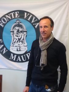 In occasione della conferenza stampa tenutasi sabato 22 gennaio, è stato presentato il nuovo direttivo di Fonte Viva, che dovrà dare continuità al lavoro per il bene di San Maurizio Canavese. Di seguito i componenti del nuovo direttivo con i relativi ruoli: Fabrizio Borgo - Presidente; Attilio Dughera - Vicepresidente; Luca Chiara - Segretario; Claudio Splendidi - Cassiere; Giuliano Gravili - Pubbliche relazioni; Antonio Briglio, Alberto Ferreri - Resp. Organizzazione eventi; Luca Muscat, Manuela Chiadó Rana - Resp. Gestione social network; Michelangelo Picat Re - Resp. Rapporti con l'Amministrazione; Mariano Amico - Resp. Rapporti con le Forze Politiche; Saverio Farro, Carlo Lanfranco - Revisori dei Conti; Paolo Biavati, Ezio Nepote, Franco Picat Re - Probiviri; Antonio Zappalà - Portavoce Amministrazione; Attilio Dughera, Antonio Zappalà - Resp. della Sede; Si ringrazia La Voce, Il Risveglio, Il Canavese e Cose Nostre per la presenza alla conferenza stampa.